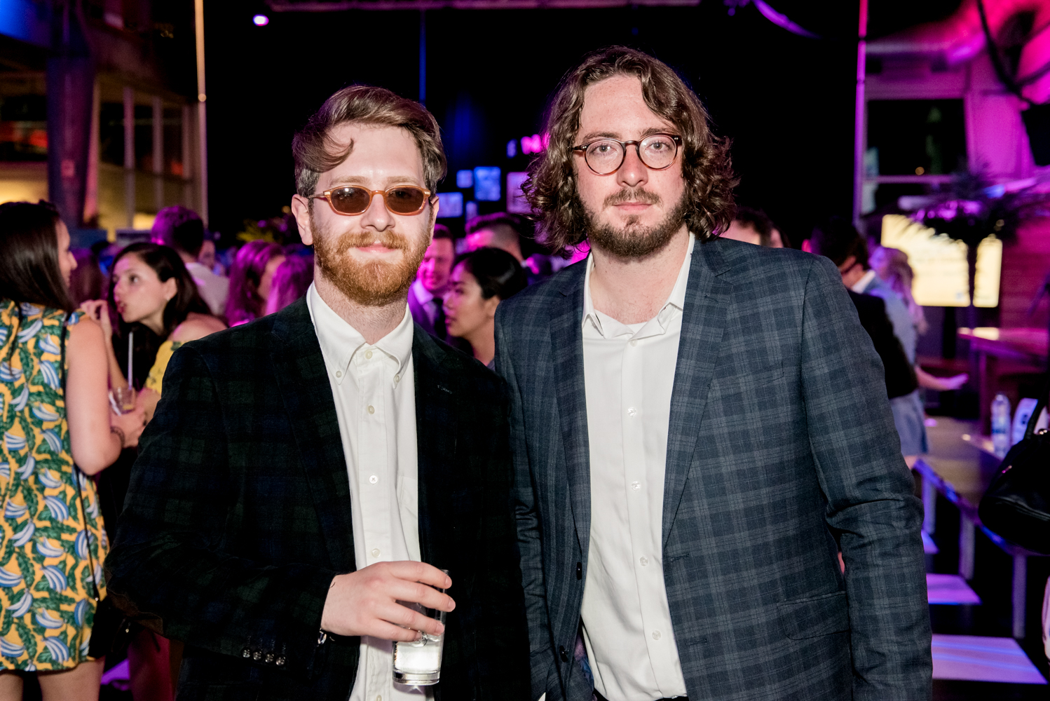 Beaucoup de beau monde et de chemises fleuries au Bal Tel-jeunes! [Photos]