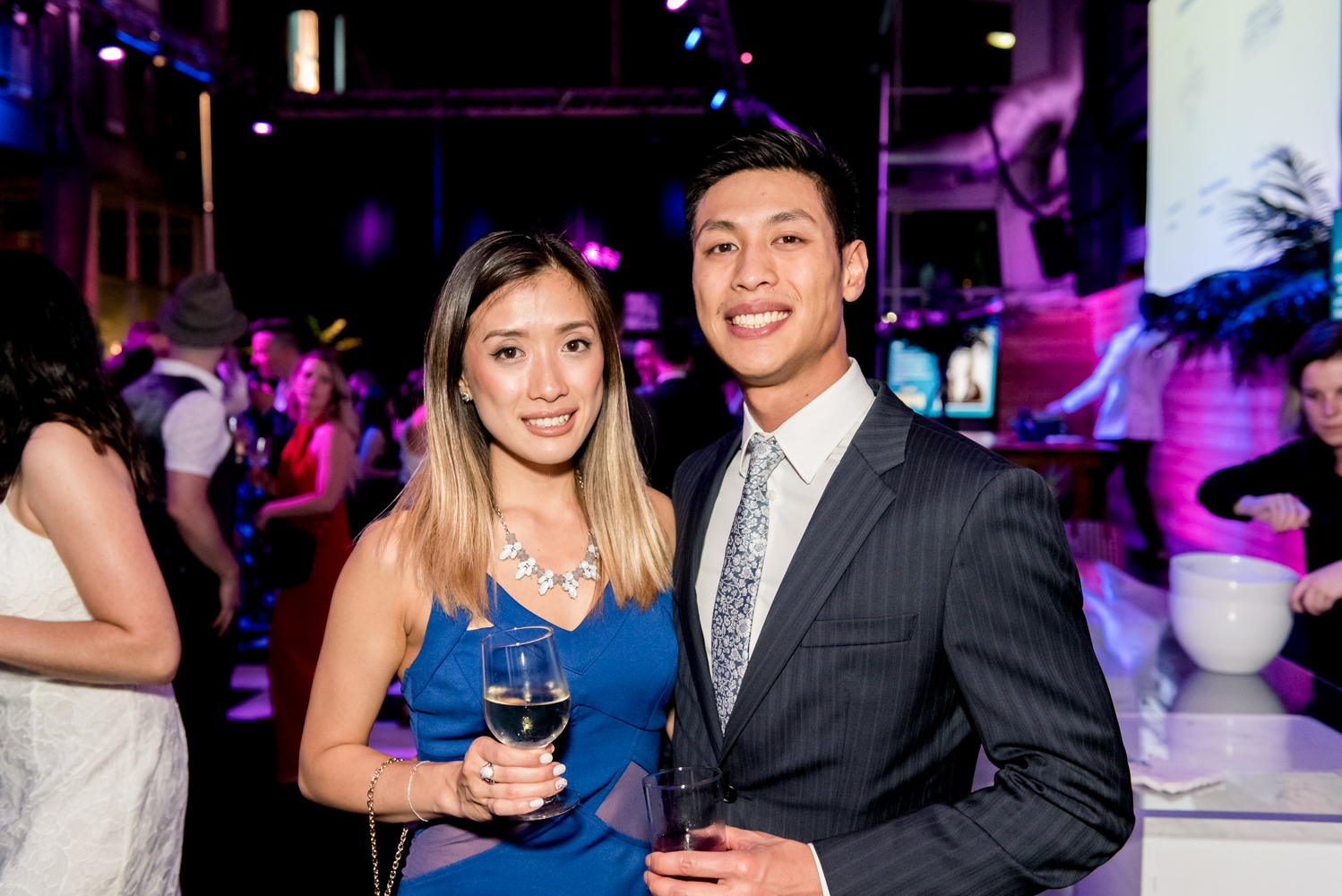 Beaucoup de beau monde et de chemises fleuries au Bal Tel-jeunes! [Photos]