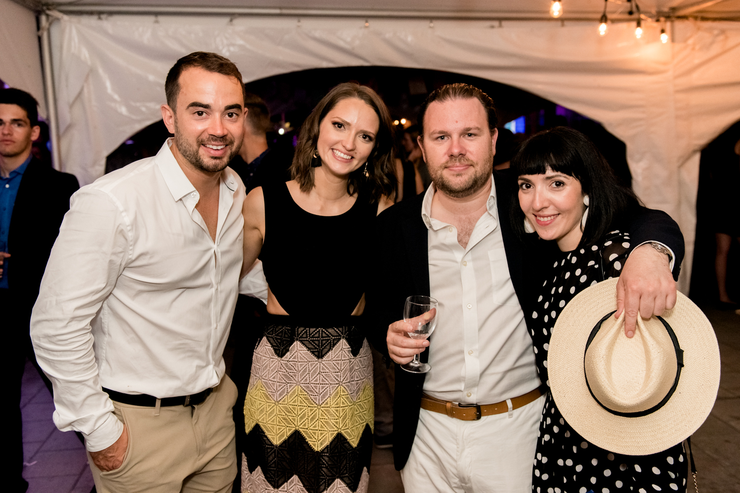 Beaucoup de beau monde et de chemises fleuries au Bal Tel-jeunes! [Photos]
