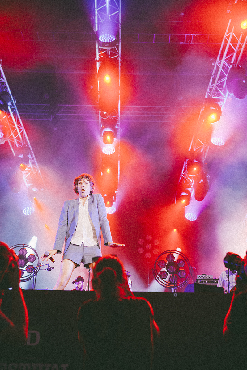 !!! (Chk Chk Chk) ouvre le Festival de jazz en grand! [Photos]