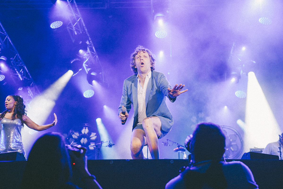 !!! (Chk Chk Chk) ouvre le Festival de jazz en grand! [Photos]