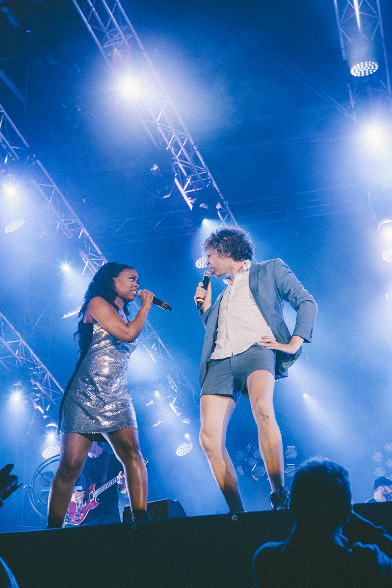 !!! (Chk Chk Chk) ouvre le Festival de jazz en grand! [Photos]