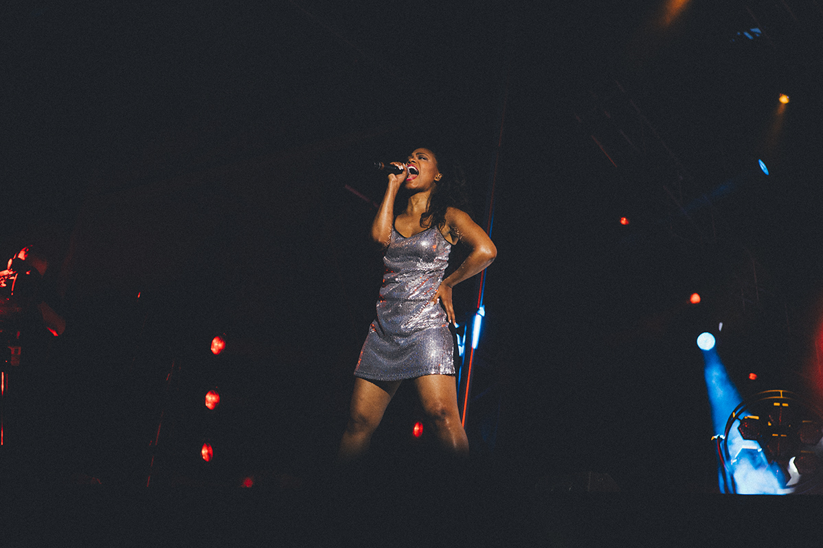 !!! (Chk Chk Chk) ouvre le Festival de jazz en grand! [Photos]