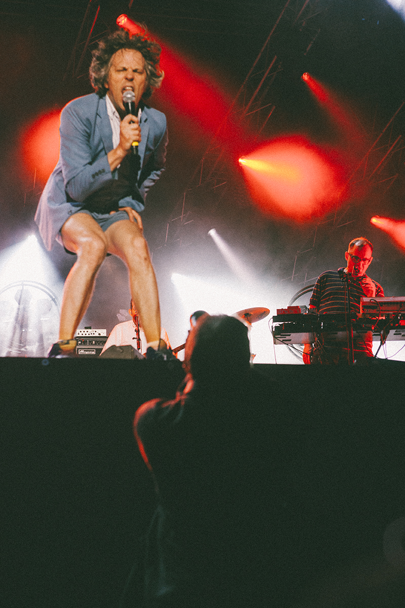 !!! (Chk Chk Chk) ouvre le Festival de jazz en grand! [Photos]
