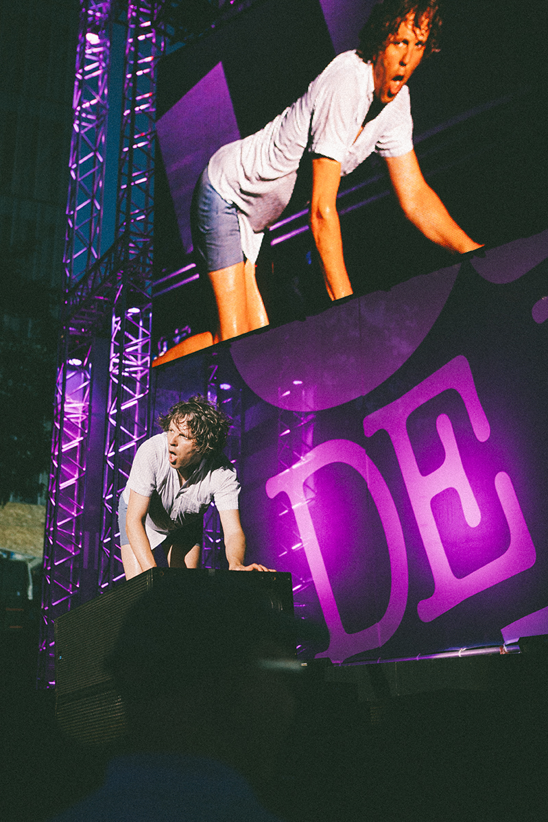 !!! (Chk Chk Chk) ouvre le Festival de jazz en grand! [Photos]