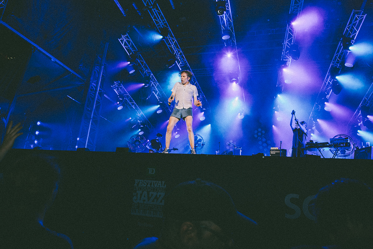 !!! (Chk Chk Chk) ouvre le Festival de jazz en grand! [Photos]