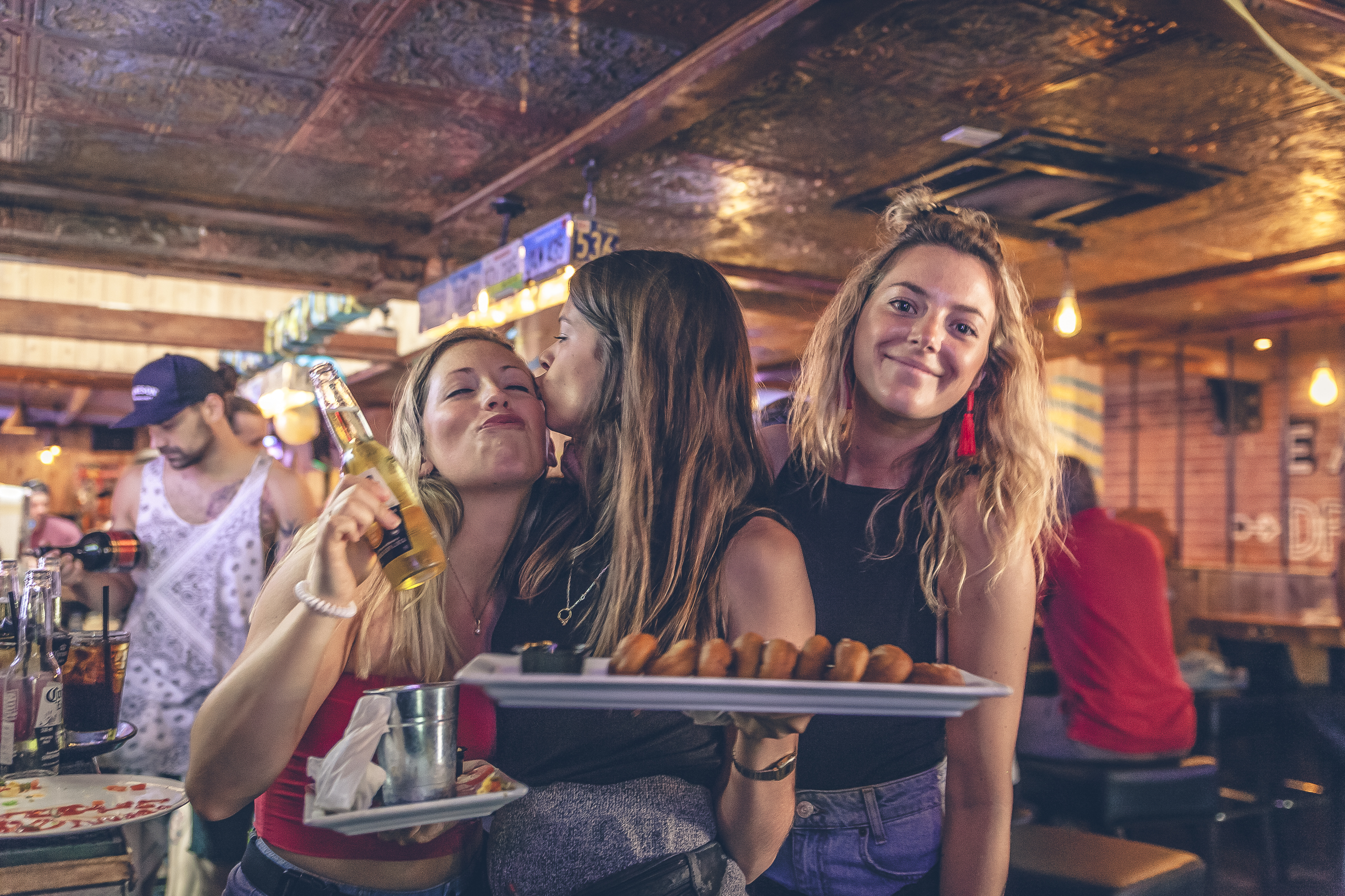 Le Warehouse fête ses 2 ans en grand avec un staff party épique! [Photos]