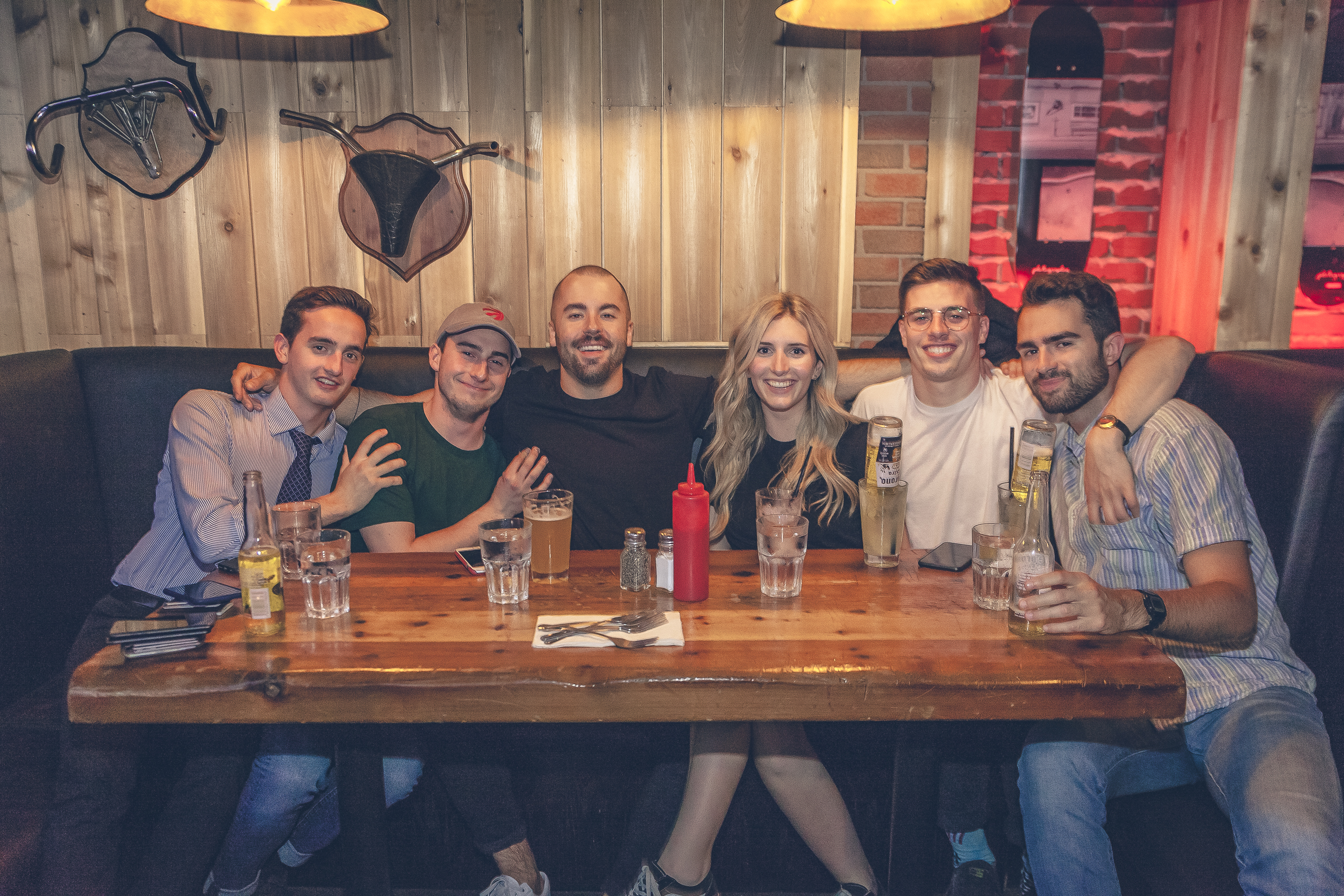 Le Warehouse fête ses 2 ans en grand avec un staff party épique! [Photos]