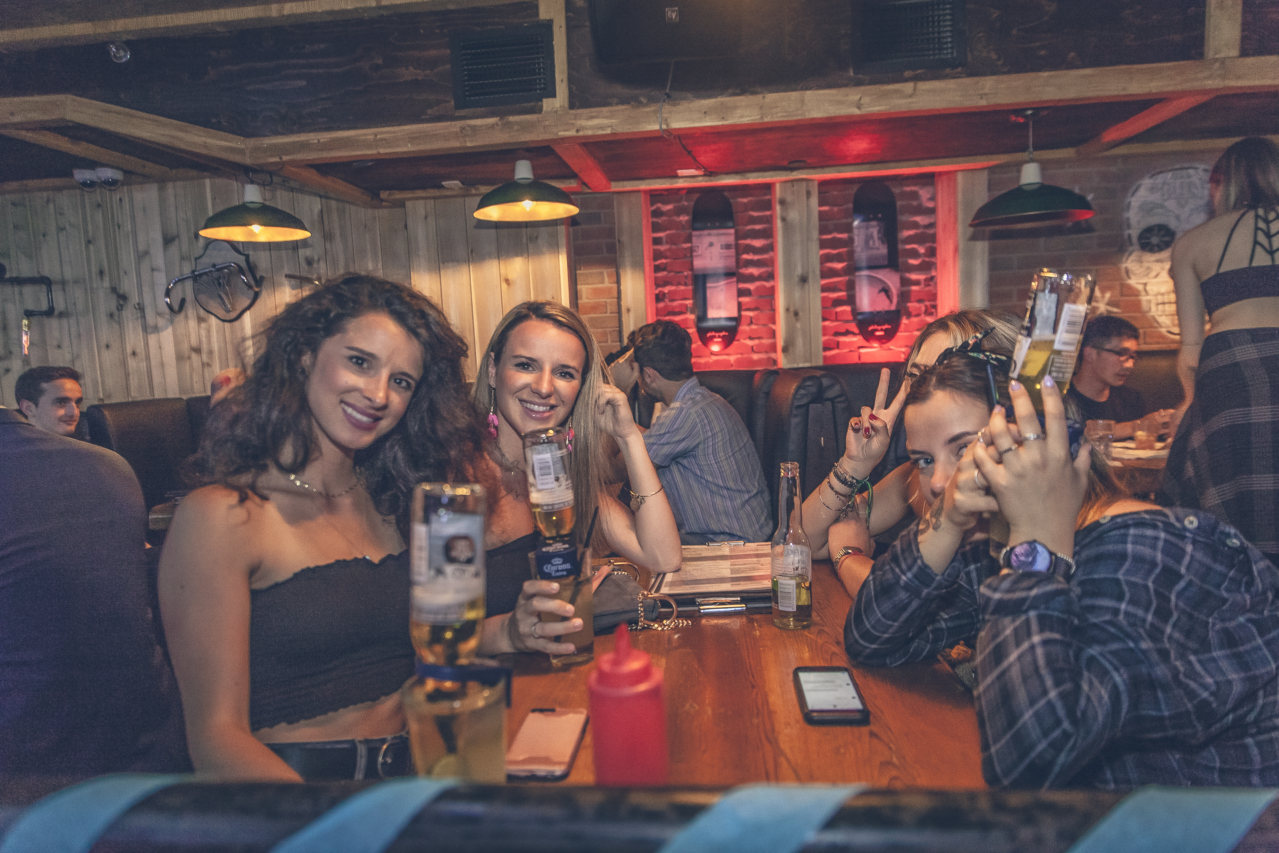 Le Warehouse fête ses 2 ans en grand avec un staff party épique! [Photos]