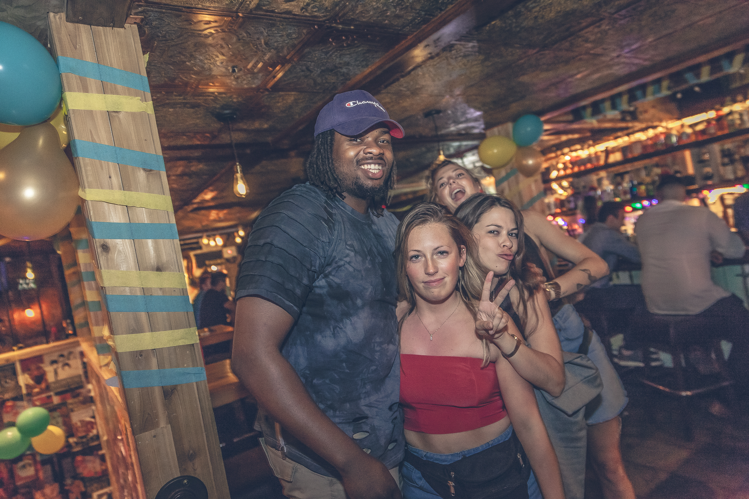 Le Warehouse fête ses 2 ans en grand avec un staff party épique! [Photos]