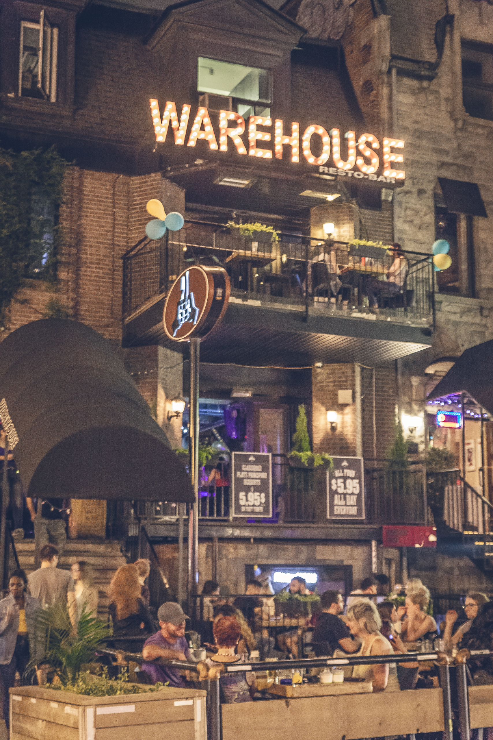 Le Warehouse fête ses 2 ans en grand avec un staff party épique! [Photos]