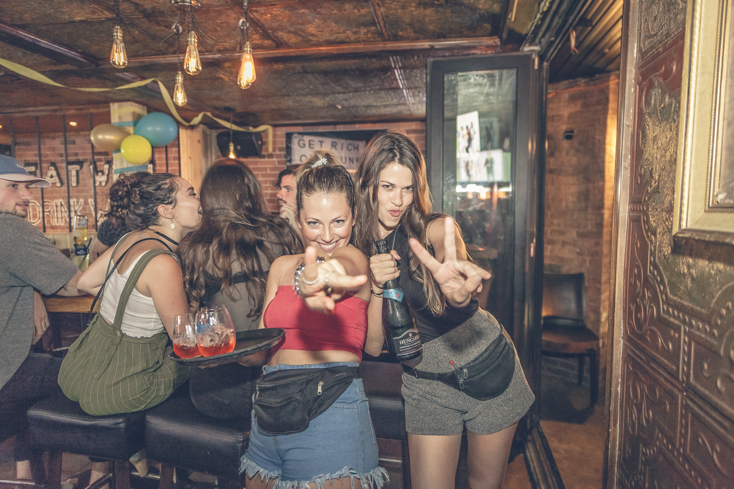 Le Warehouse fête ses 2 ans en grand avec un staff party épique! [Photos]