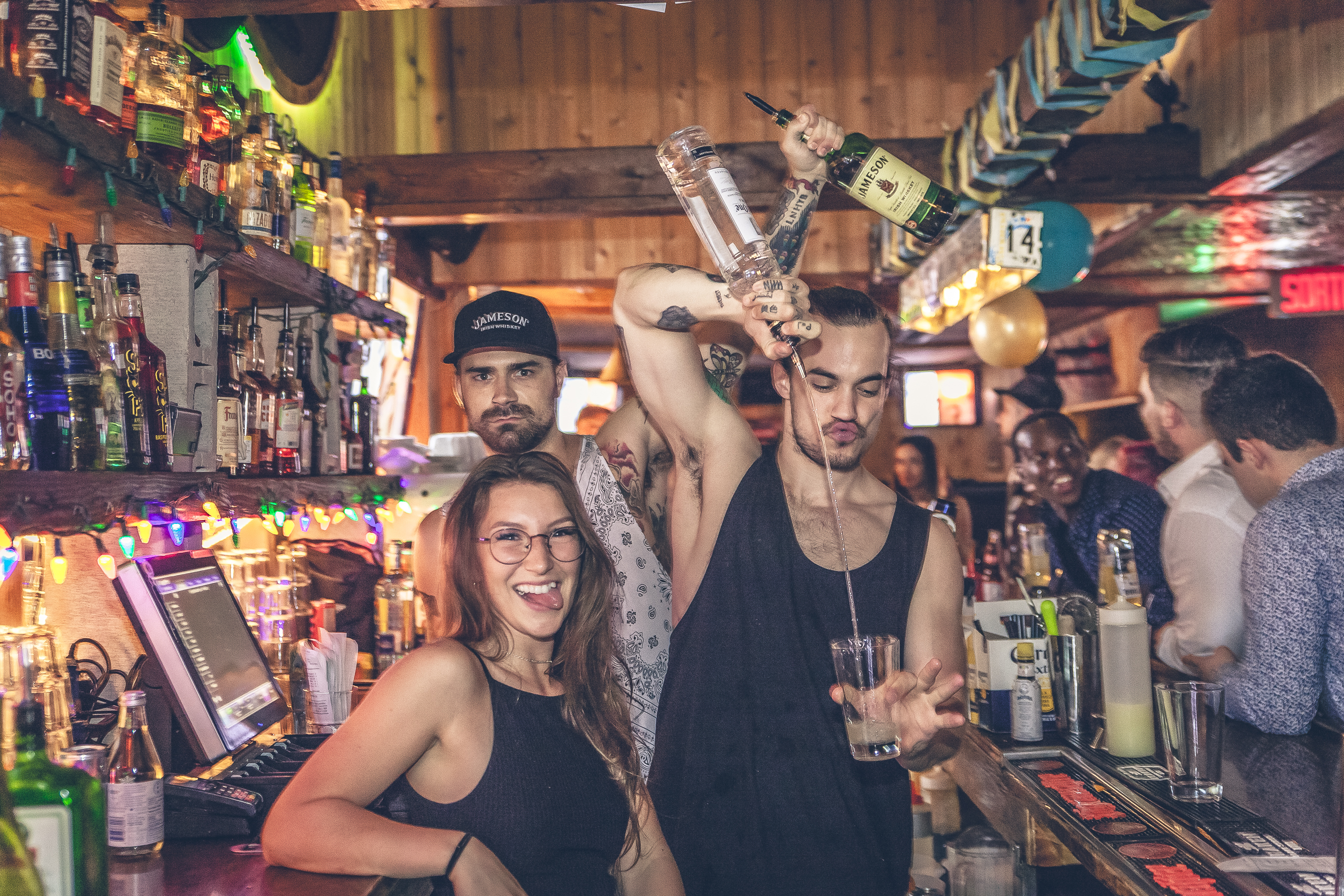 Le Warehouse fête ses 2 ans en grand avec un staff party épique! [Photos]