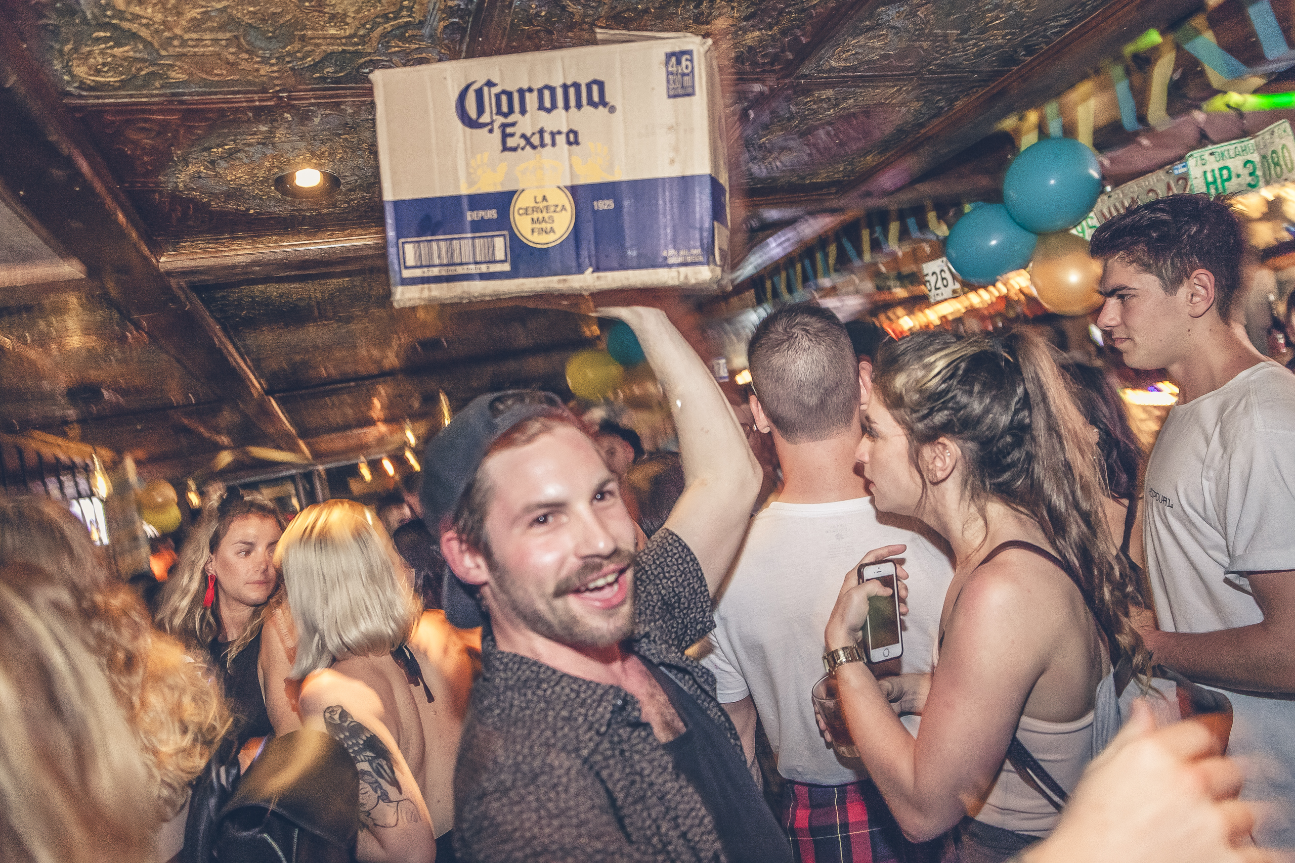 Le Warehouse fête ses 2 ans en grand avec un staff party épique! [Photos]