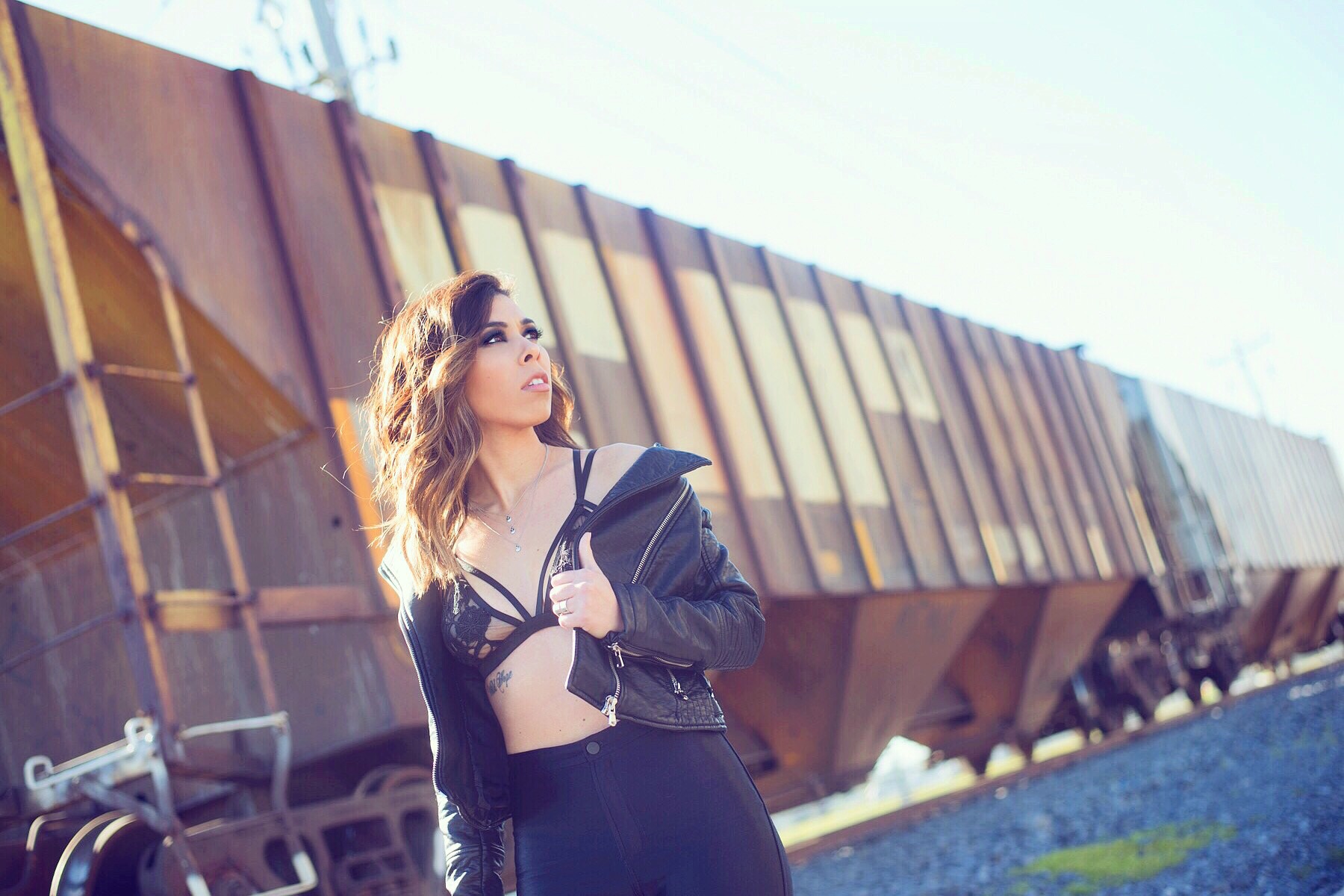 Carissa Vales, l'auteure, chanteuse et comédienne qui a du punch [Girl Crush 184]