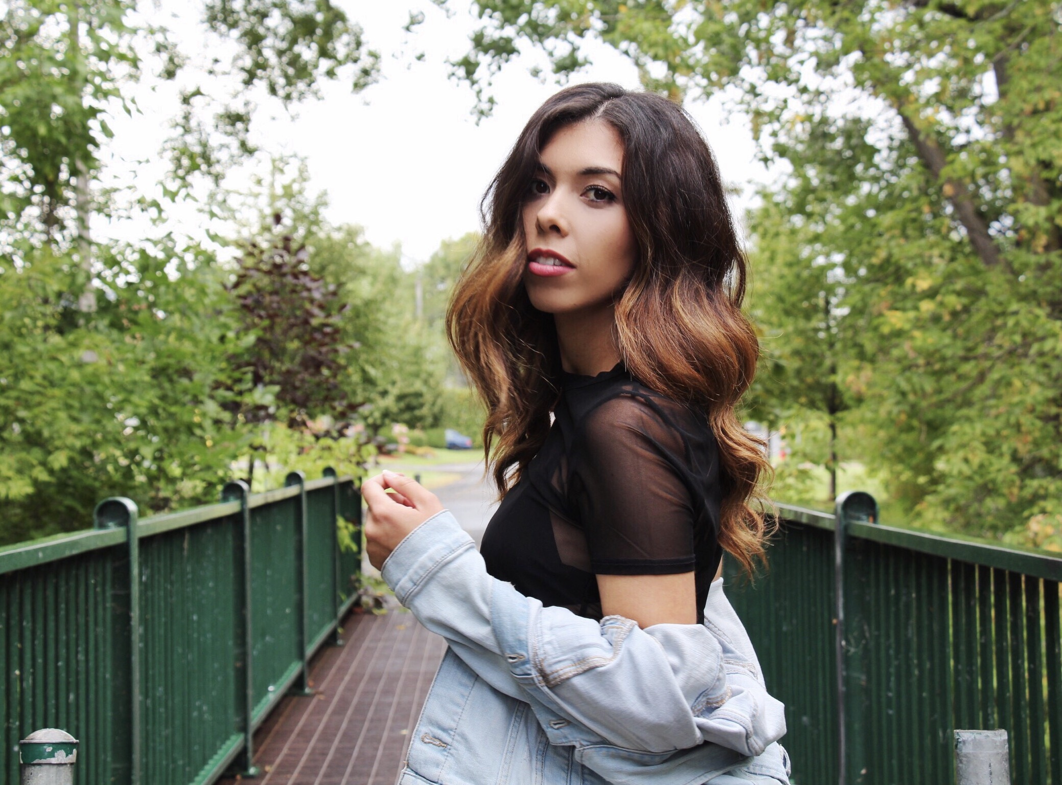 Carissa Vales, l'auteure, chanteuse et comédienne qui a du punch [Girl Crush 184]