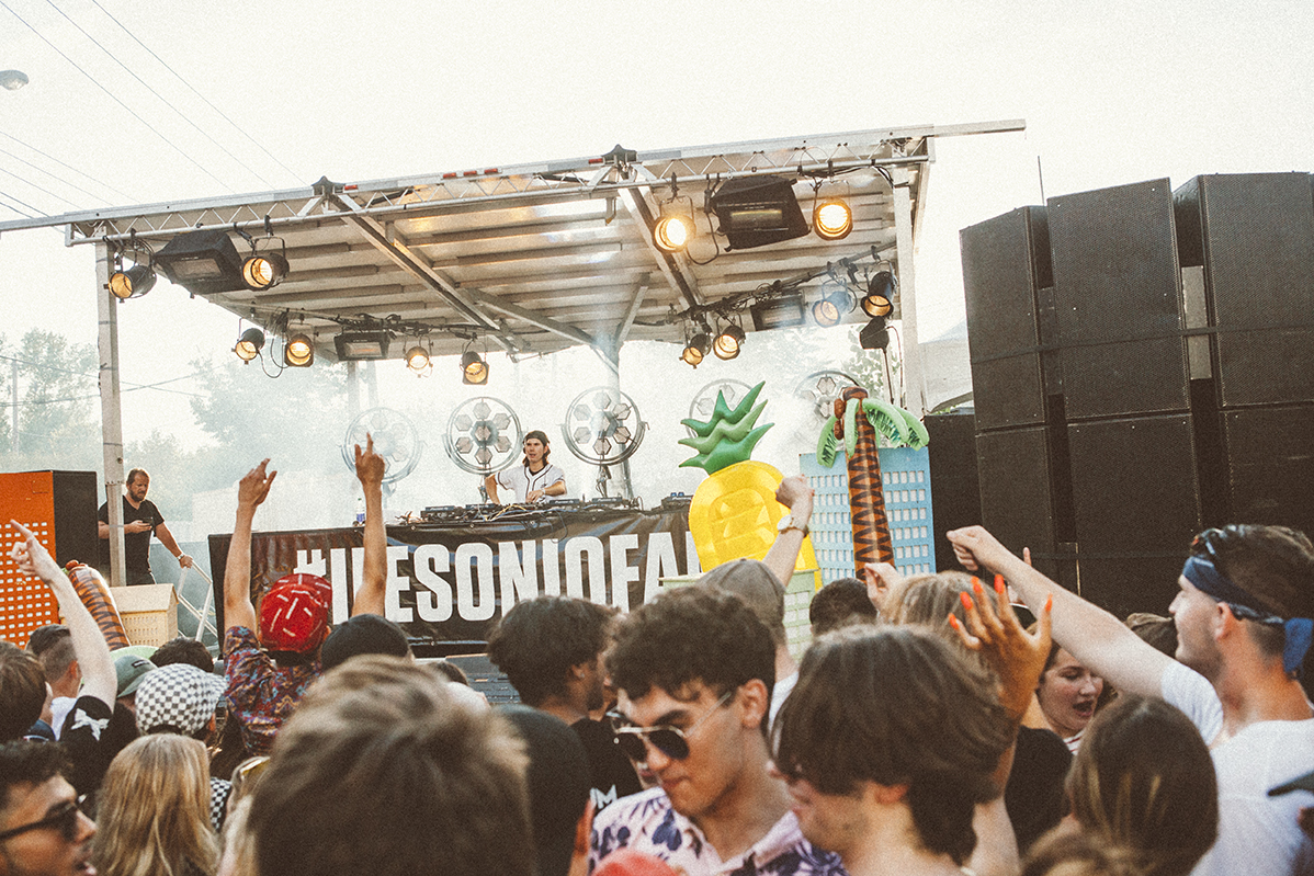 Une foule monstre pour le party îleSoniq En Ville à Aire Commune [Photos]