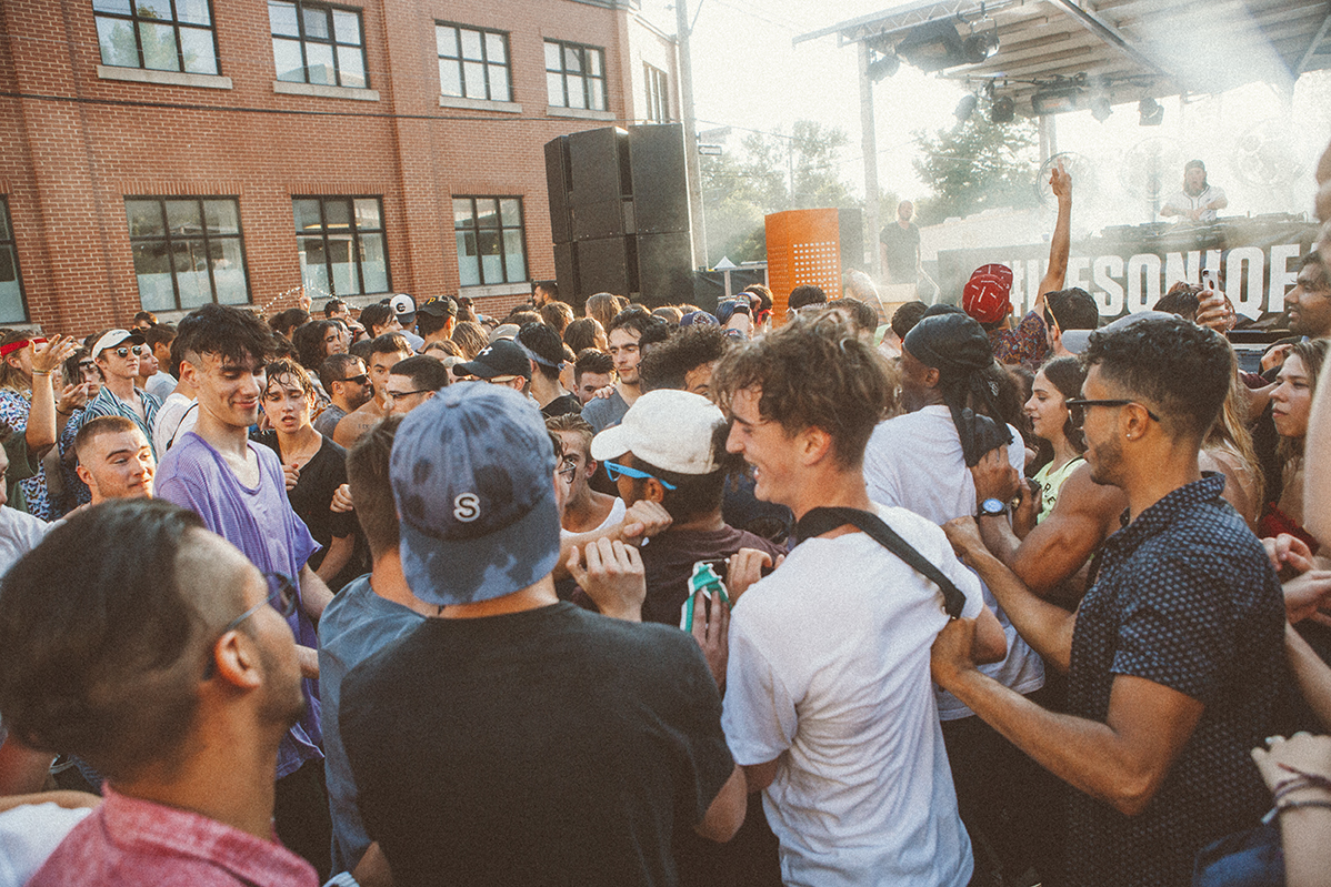 Une foule monstre pour le party îleSoniq En Ville à Aire Commune [Photos]