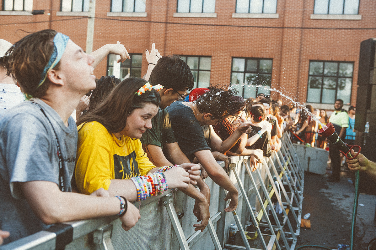 Une foule monstre pour le party îleSoniq En Ville à Aire Commune [Photos]