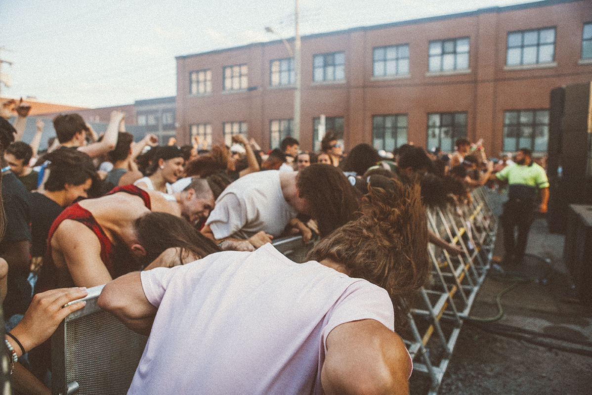 Une foule monstre pour le party îleSoniq En Ville à Aire Commune [Photos]