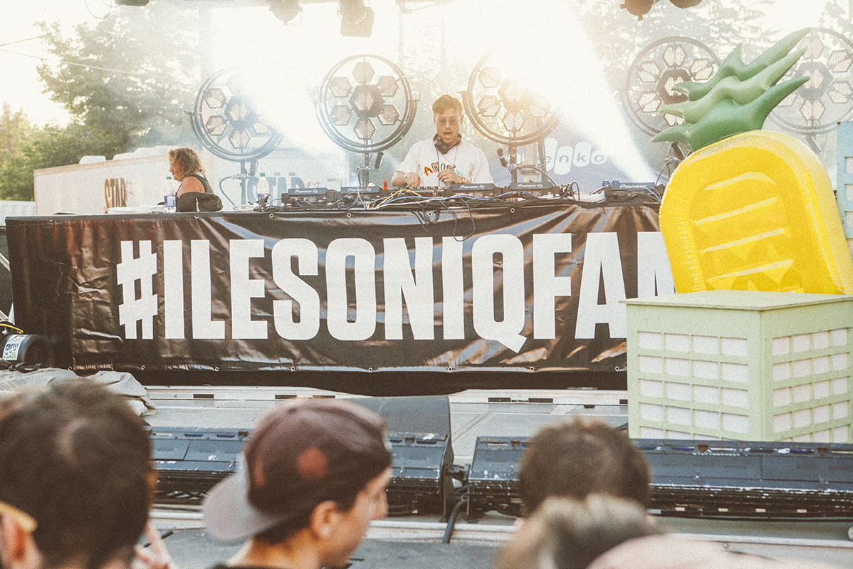 Une foule monstre pour le party îleSoniq En Ville à Aire Commune [Photos]