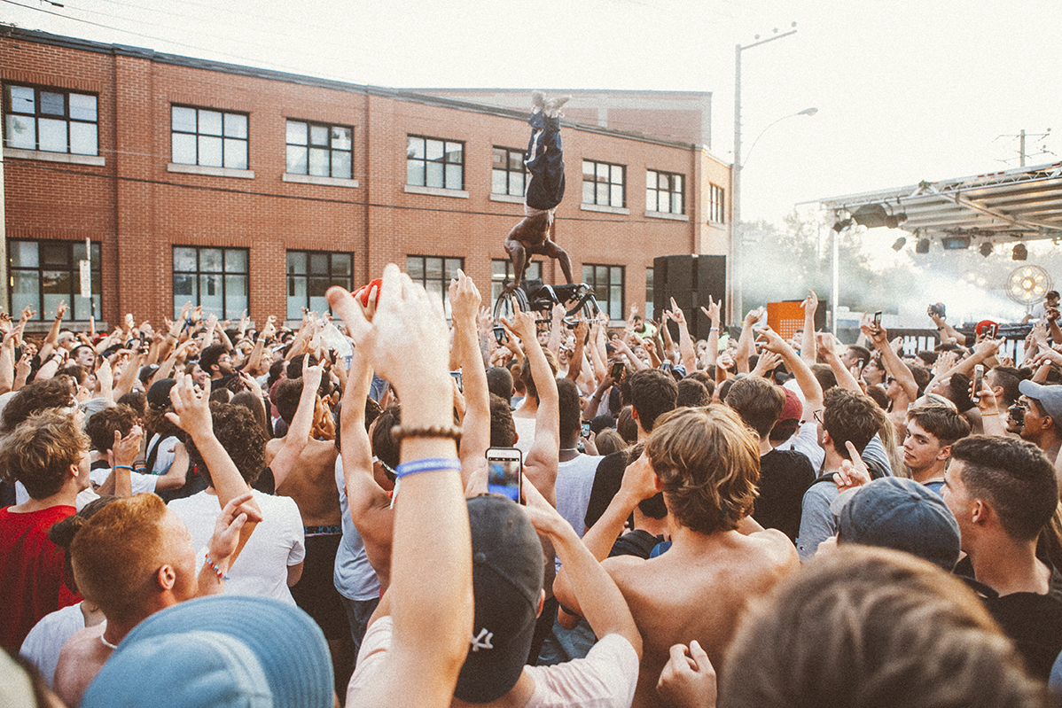 Une foule monstre pour le party îleSoniq En Ville à Aire Commune [Photos]