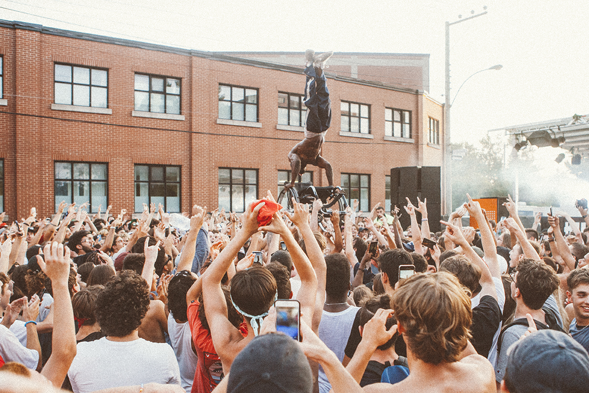 Une foule monstre pour le party îleSoniq En Ville à Aire Commune [Photos]