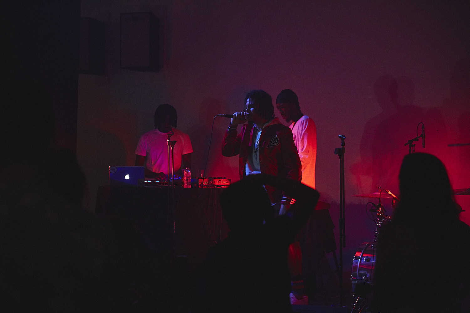 Ragers a mis le feu au Ausgang au lancement de 'Raw Footage' [Photos]