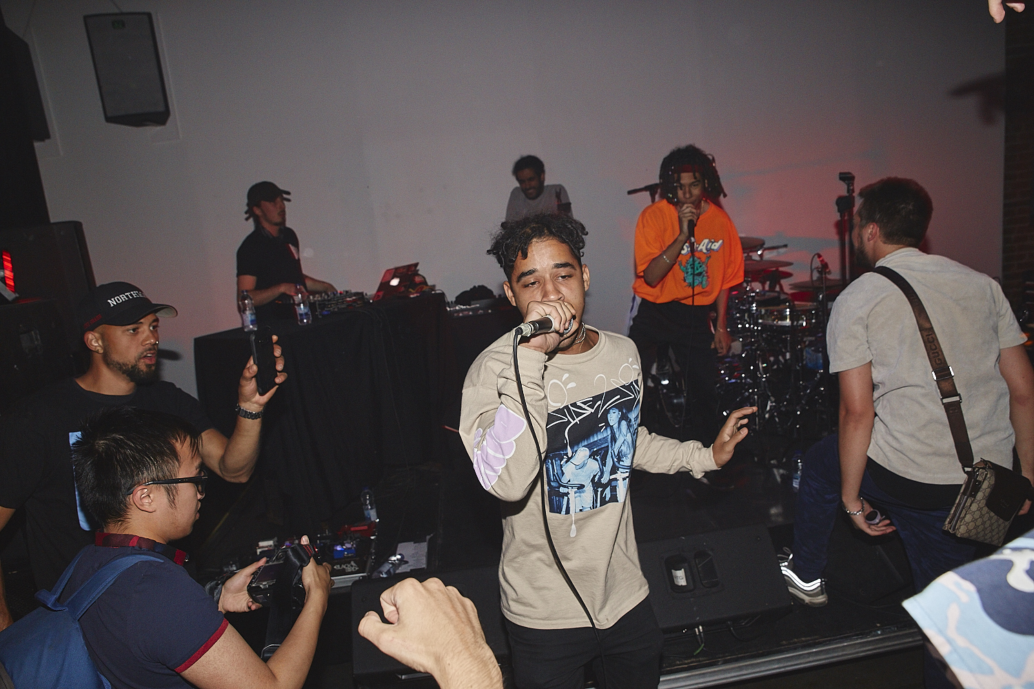Ragers a mis le feu au Ausgang au lancement de 'Raw Footage' [Photos]