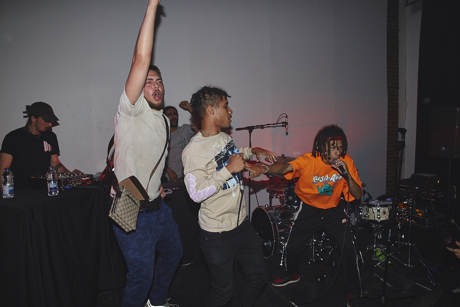 Ragers a mis le feu au Ausgang au lancement de 'Raw Footage' [Photos]