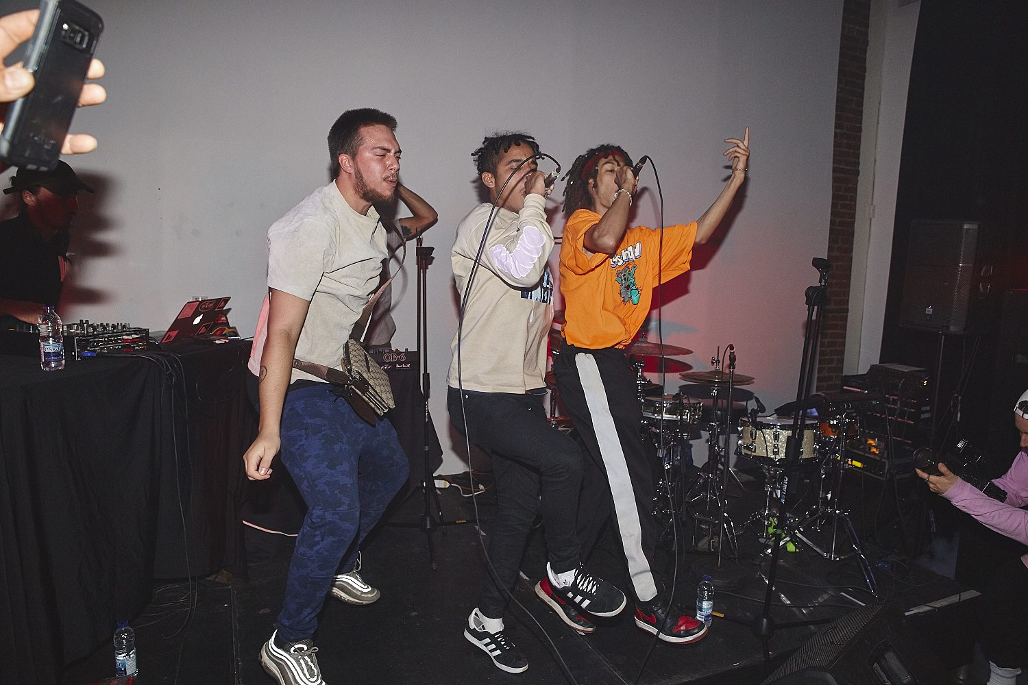 Ragers a mis le feu au Ausgang au lancement de 'Raw Footage' [Photos]