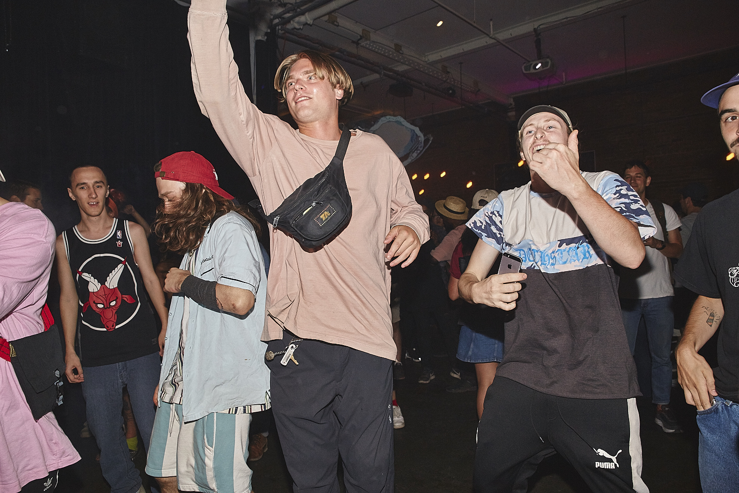 Ragers a mis le feu au Ausgang au lancement de 'Raw Footage' [Photos]