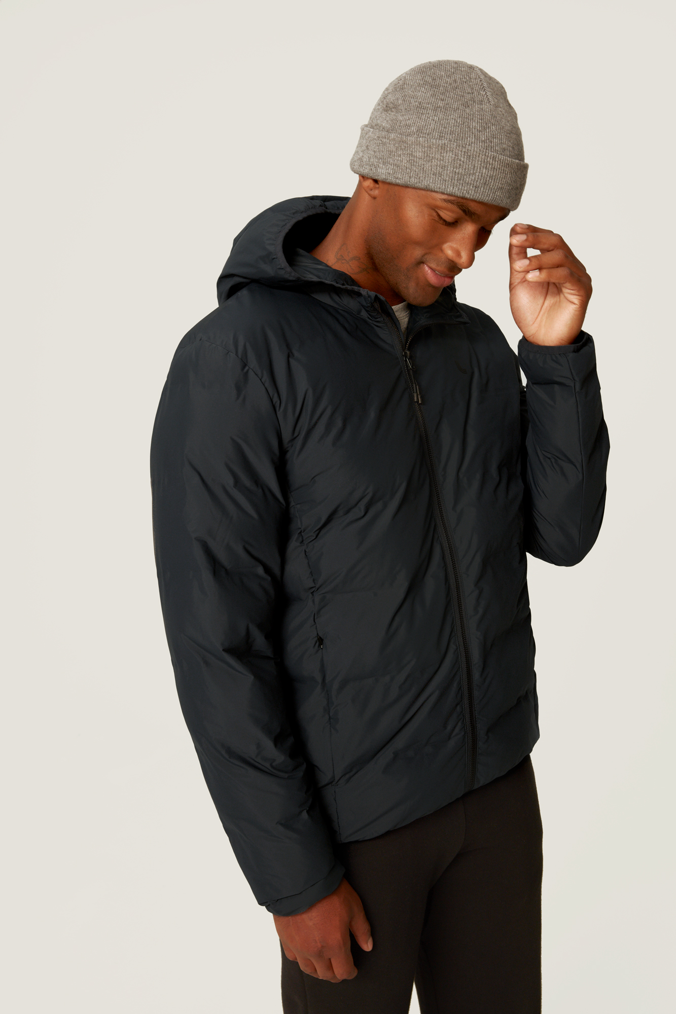 Lolë homme, une première collection pour lui arrive en magasin et en ligne!