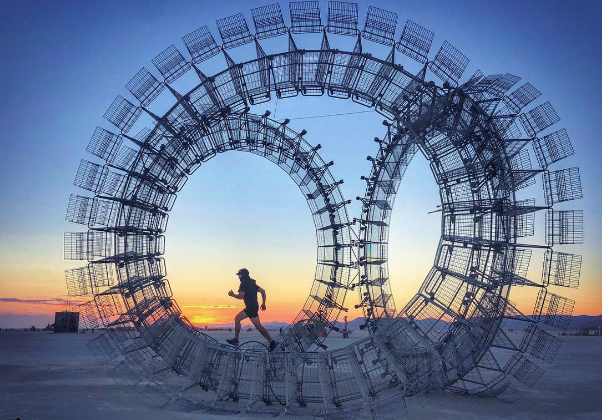 Burning Man 2018: les looks les plus fous et sexy du désert [50 photos]