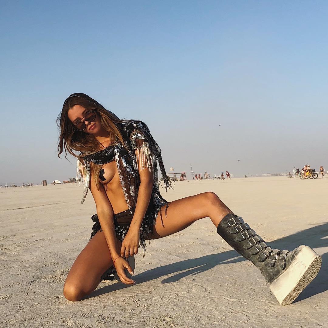Burning Man 2018: les looks les plus fous et sexy du désert [50 photos]