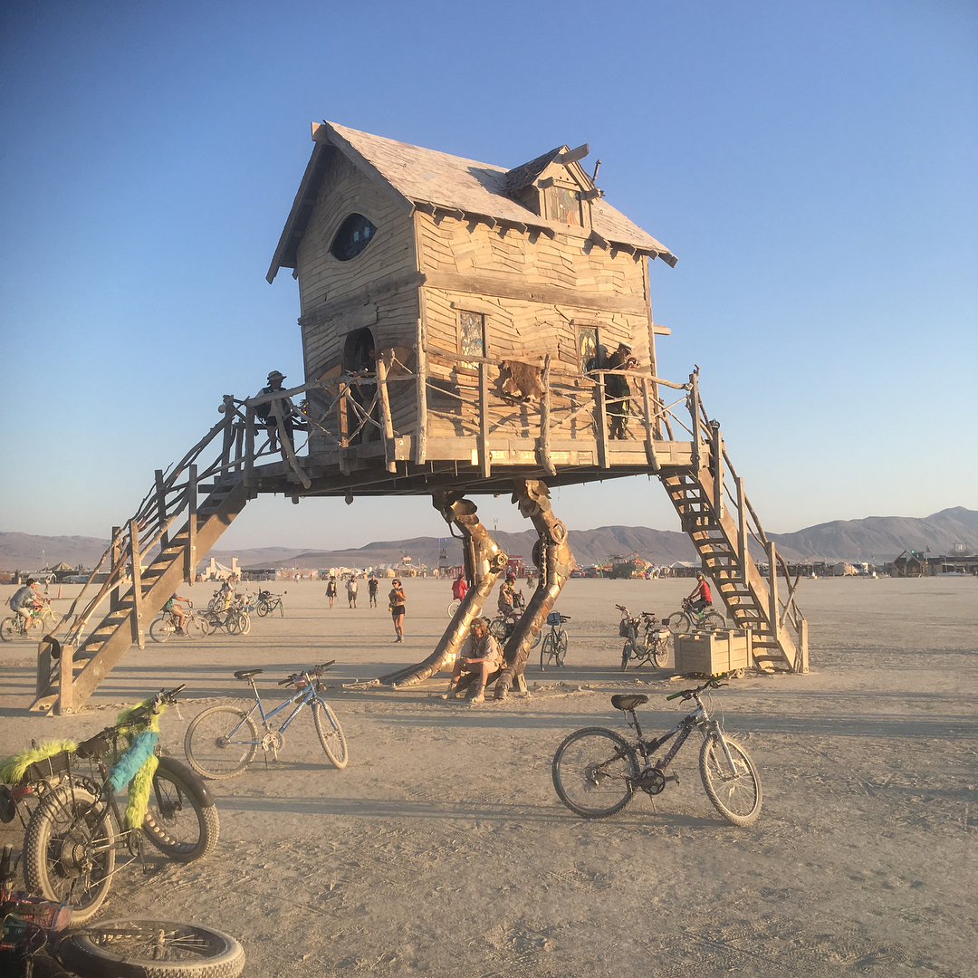 Burning Man 2018: les looks les plus fous et sexy du désert [50 photos]