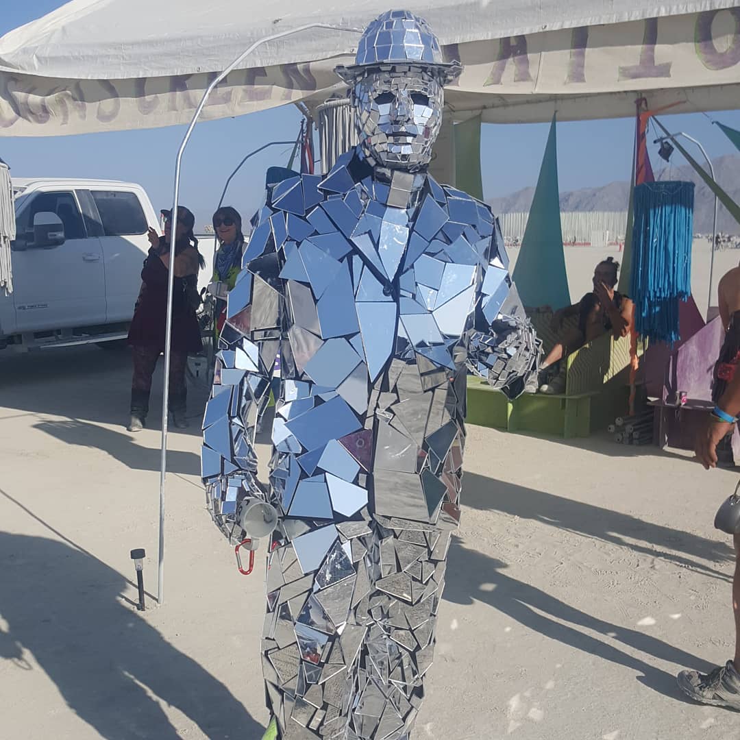 Burning Man 2018: les looks les plus fous et sexy du désert [50 photos]
