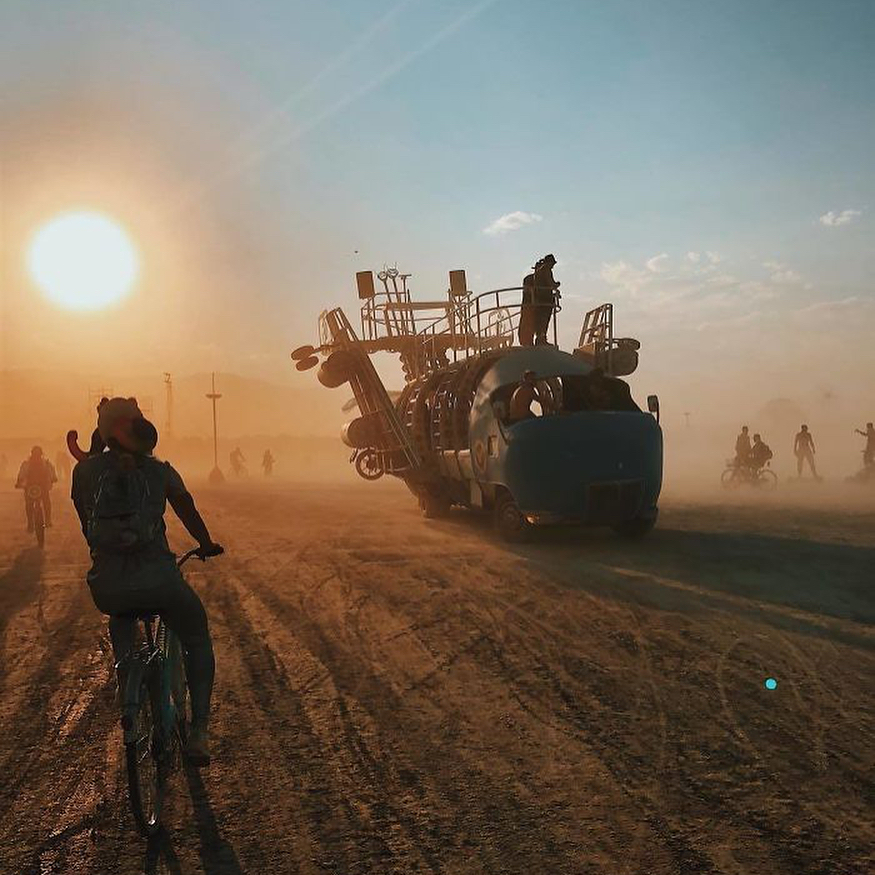 Burning Man 2018: les looks les plus fous et sexy du désert [50 photos]