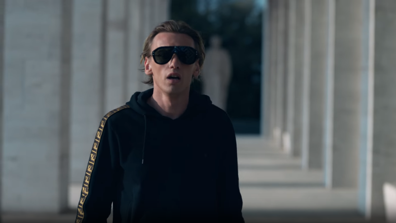 Fendi dévoile les lunettes tendance de l&rsquo;année avec Jamie Campbell Bower