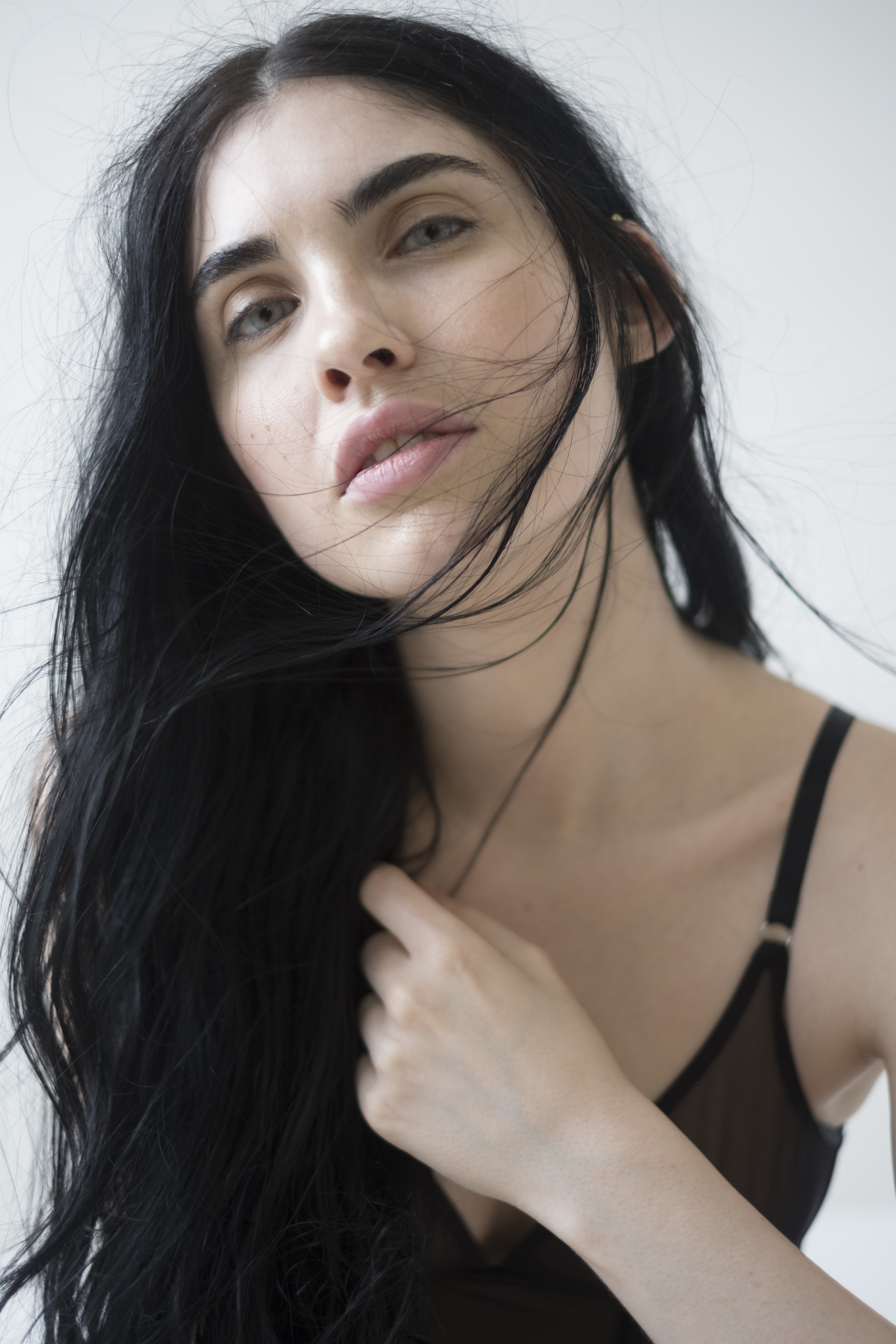 Blush dévoile sa lingerie d'automne minimaliste et sensuelle [NSFW]