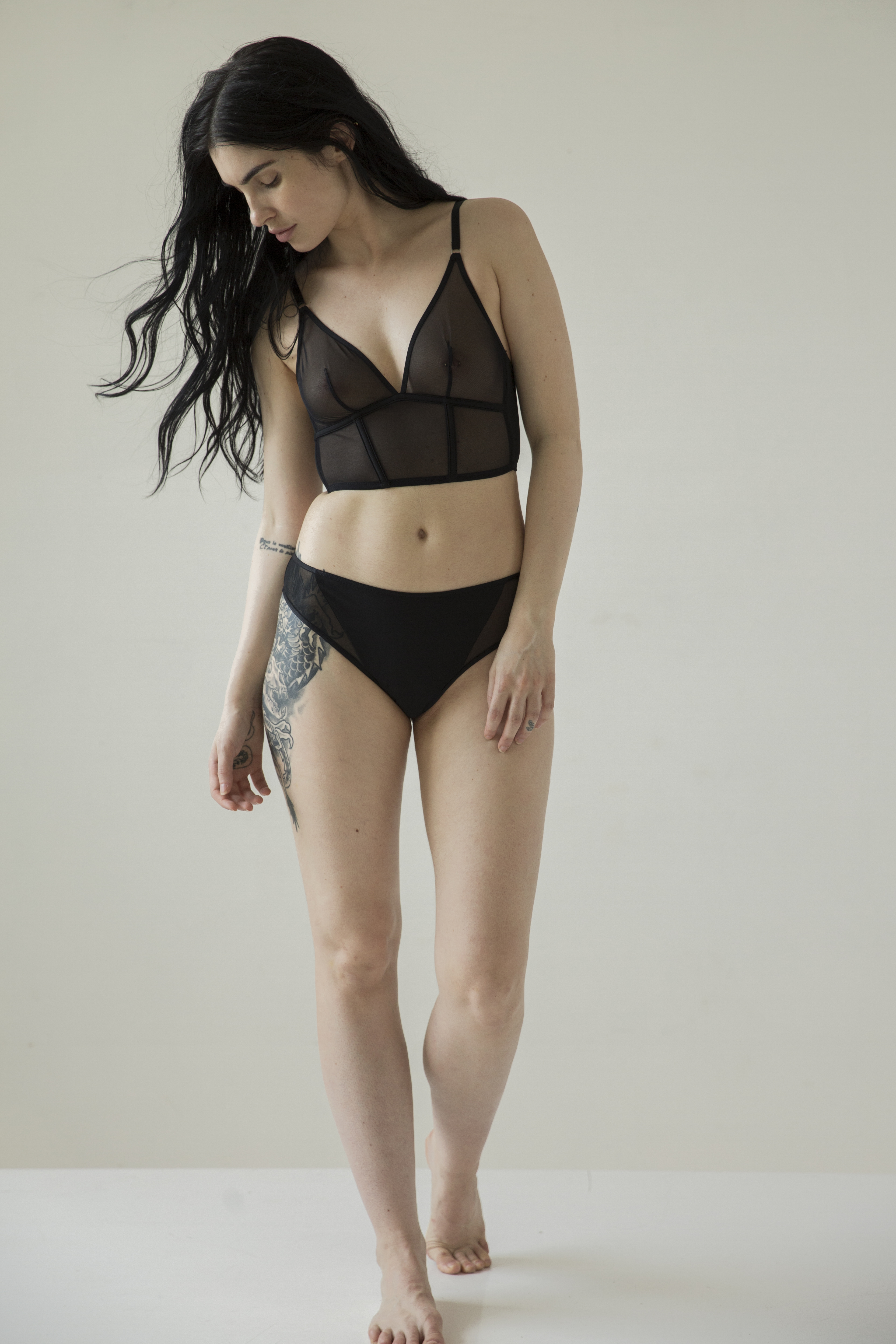 Blush dévoile sa lingerie d'automne minimaliste et sensuelle [NSFW]