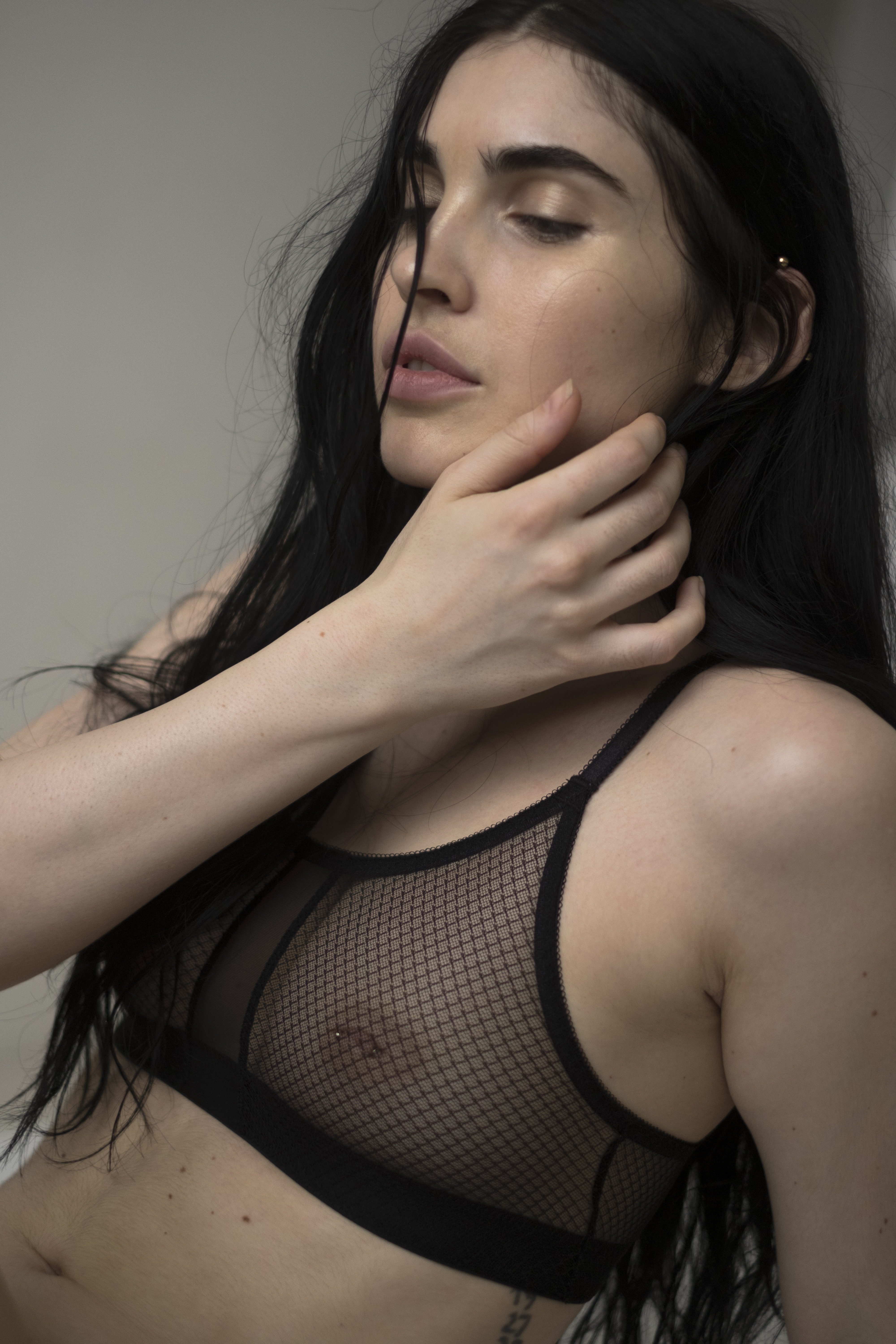 Blush dévoile sa lingerie d'automne minimaliste et sensuelle [NSFW]