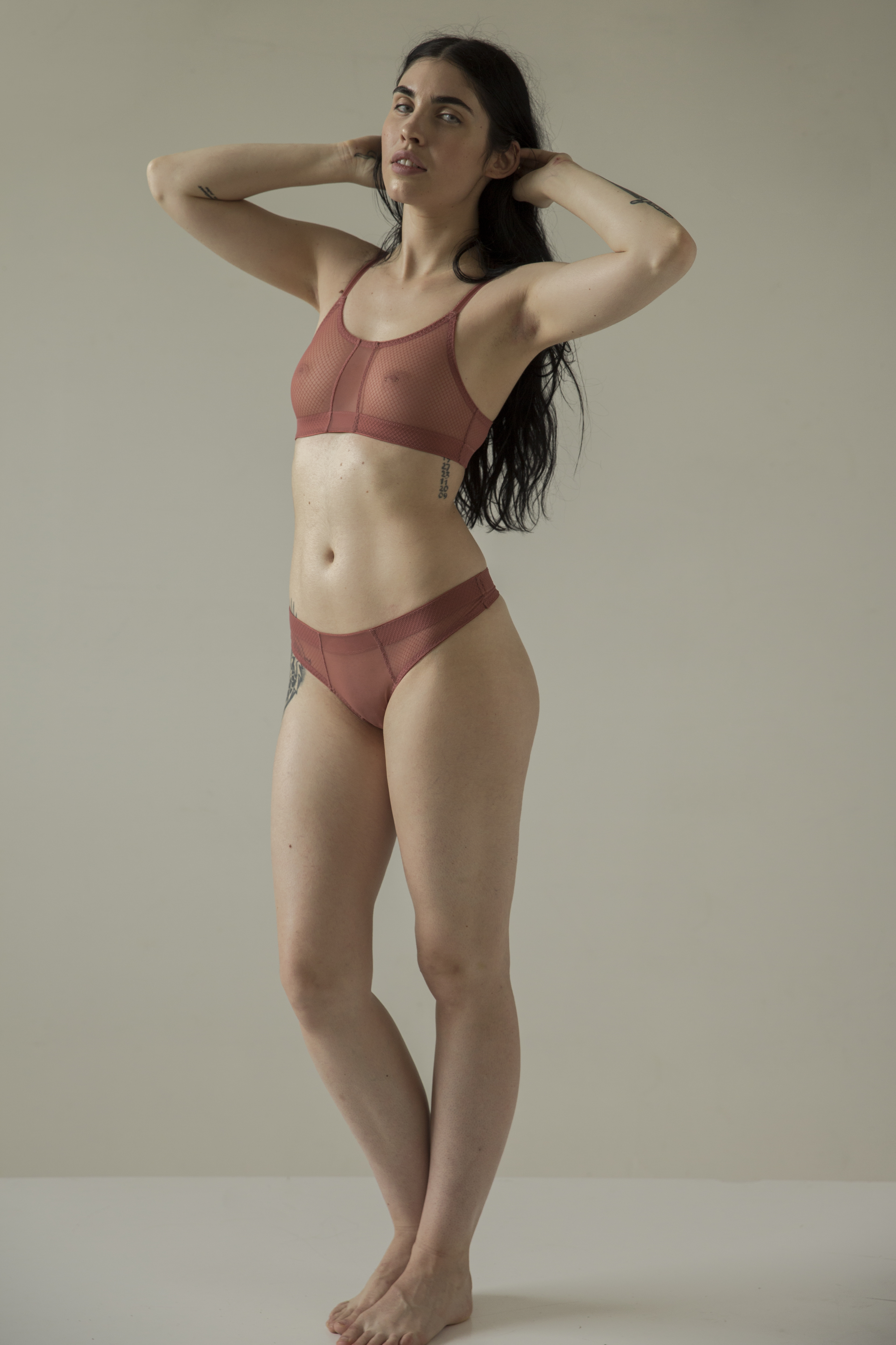 Blush dévoile sa lingerie d'automne minimaliste et sensuelle [NSFW]