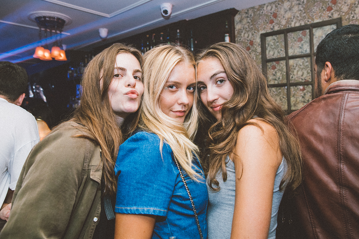 Beaucoup de monde au Mayfair pour le party monochromatic! [Photos]