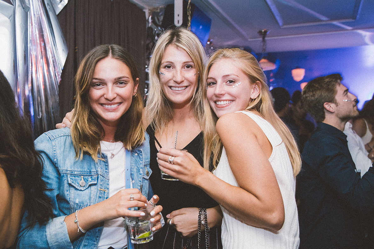 Beaucoup de monde au Mayfair pour le party monochromatic! [Photos]