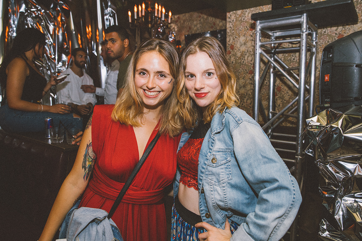 Beaucoup de monde au Mayfair pour le party monochromatic! [Photos]