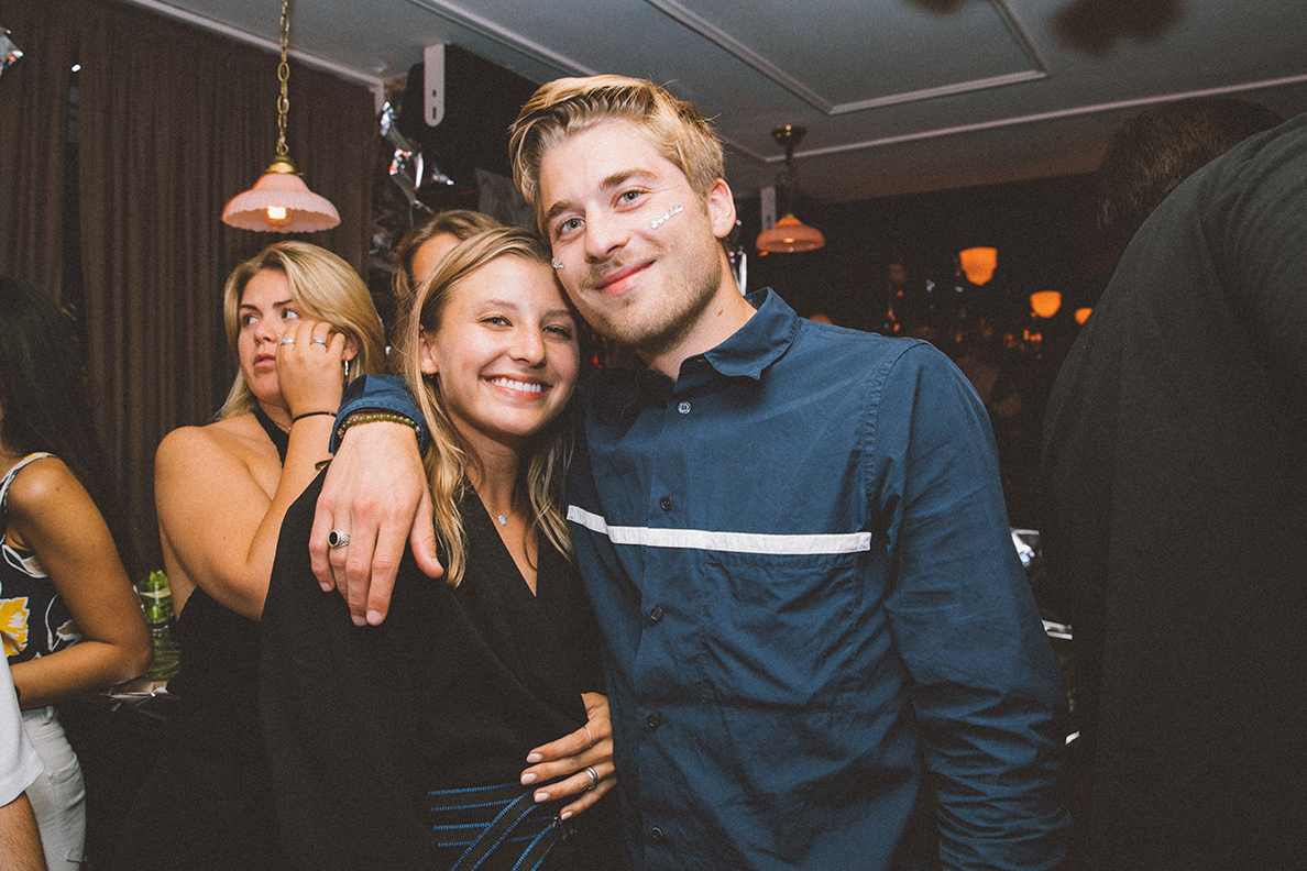 Beaucoup de monde au Mayfair pour le party monochromatic! [Photos]