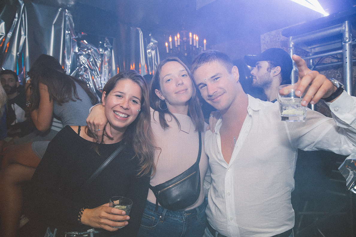 Beaucoup de monde au Mayfair pour le party monochromatic! [Photos]