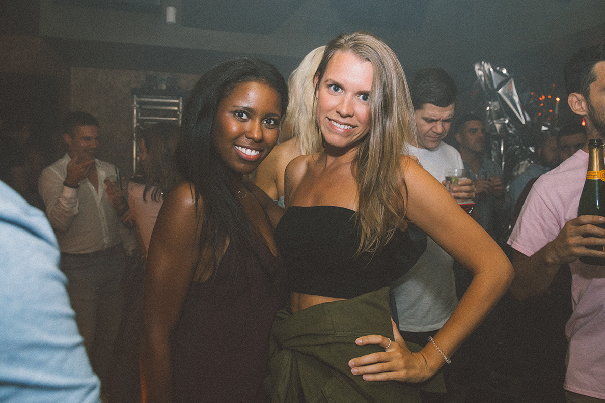 Beaucoup de monde au Mayfair pour le party monochromatic! [Photos]