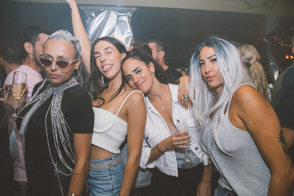 Beaucoup de monde au Mayfair pour le party monochromatic! [Photos]